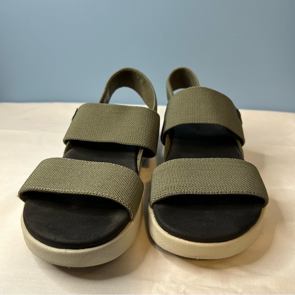 KEEN Backstrap Olive Color Sandals Size 7 - Picture 5 of 9